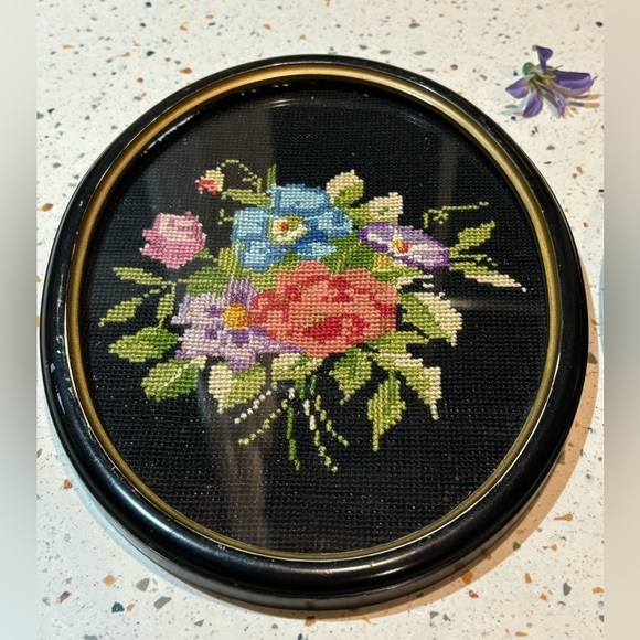 Vintage Hand Embroidery Oval Framed Needlepoint‎ Flowers Wall Hanging Set of 2 - Picture 3 of 8